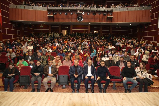 “Ziyafet Sofrası” Akşehirli Tiyatro Severlerle Buluştu