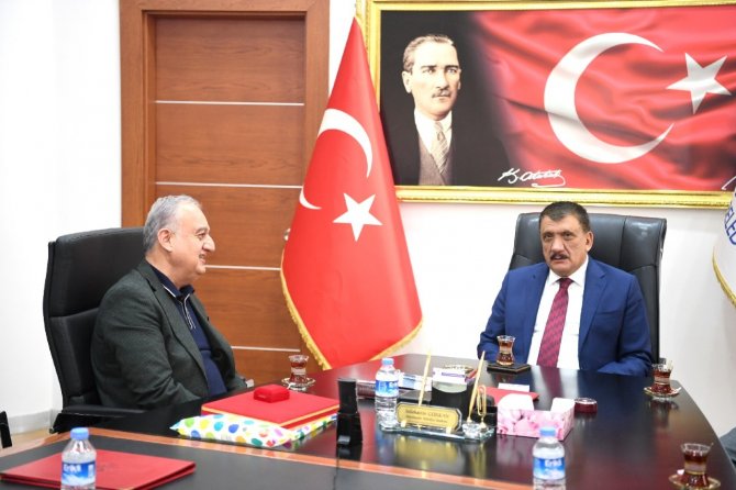 Başkan Gürkan’a Esnaflardan Plaket