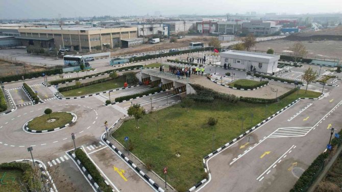 Minikler Trafik Kurallarını Eğlenerek Öğreniyorlar