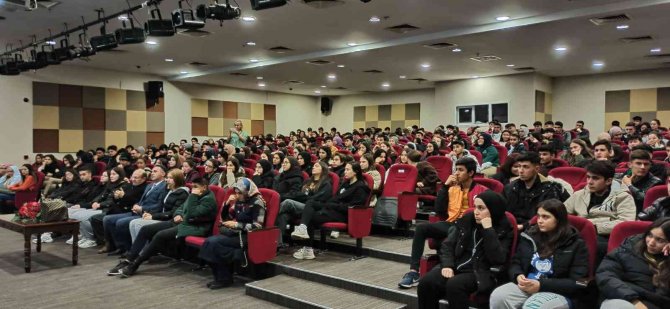 Liseli Öğrencilere Siber Suçlarla Mücadele Semineri Verildi