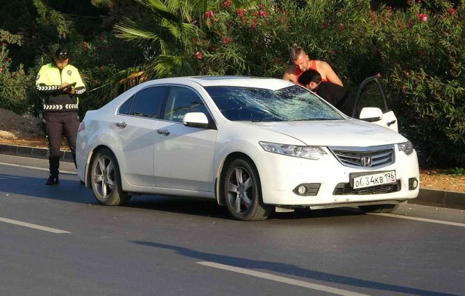 Otomobilin Çarptığı Yaya Metrelerce Havaya Uçarak Hayatını Kaybetti