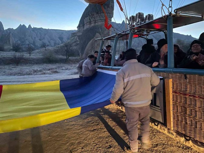 Kapadokya’da Sıcak Hava Balonları Romanya Bayrağıyla Havalandı