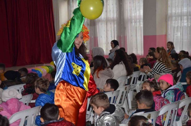 Uludere’de Minik Öğrenciler Tiyatro İle Tanıştı