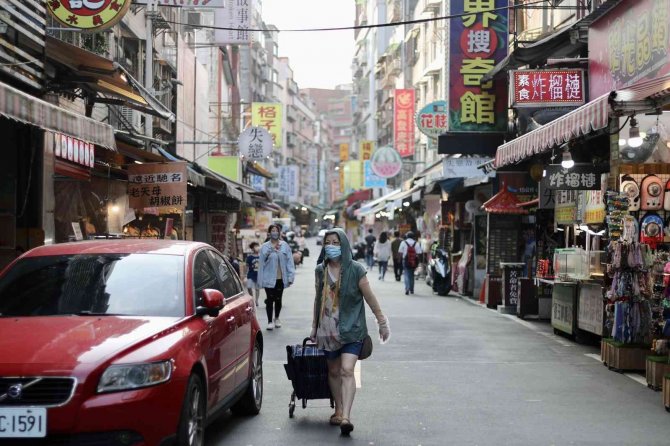 Tayvan’da Açık Alanda Maske Takma Zorunluluğu Kaldırıldı