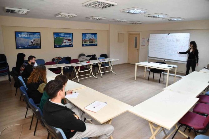 Üniversite Hazırlık Öğrencilerine Destek