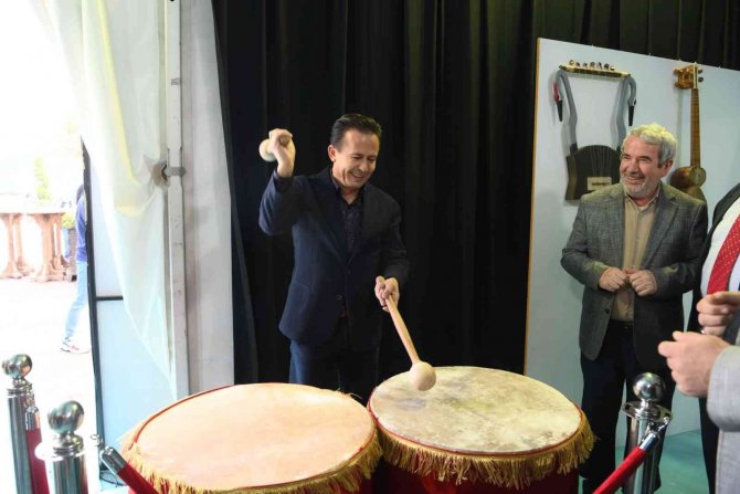 Türk Dünyası’nın Geleneksel Halk Çalgıları Tuzla’da Sergileniyor