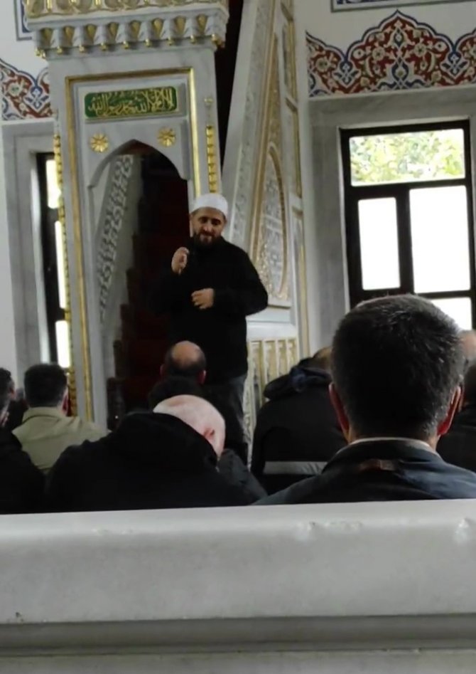 Üsküdar’da Cuma Hutbesini Engelli Vatandaşa İşaret Diliyle Anlattı