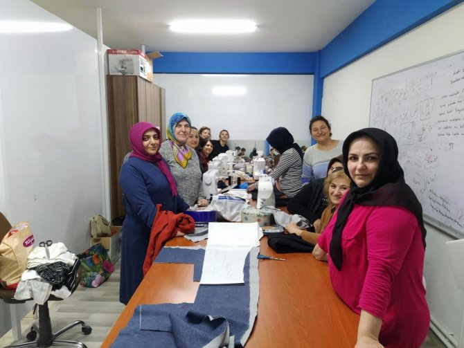 Yunusemreli Kadınlar İğne Oyası Ve Dikiş Öğreniyor