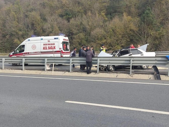 Kontrolünü Kaybeden Sürücü Bariyerlere Çarparak Durabildi