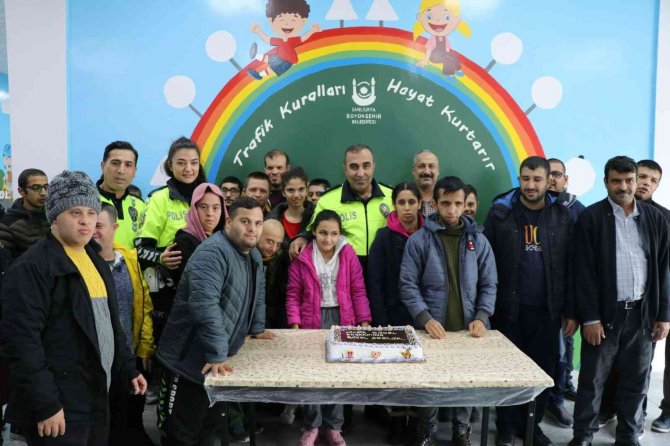 Şanlıurfa’da Engelli Çocuklar Polis Eşliğinde Araç Sürdü