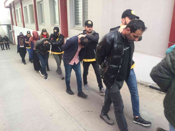 18 Yaşındaki Genç Hortum, Baston Ve Sopayla Dövülerek Öldürüldü: 6 Tutuklama