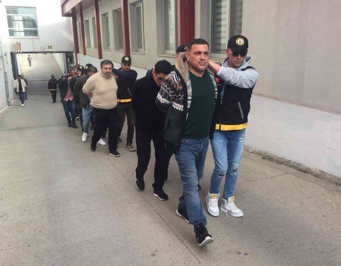 18 Yaşındaki Genç Hortum, Baston Ve Sopayla Dövülerek Öldürüldü: 6 Tutuklama