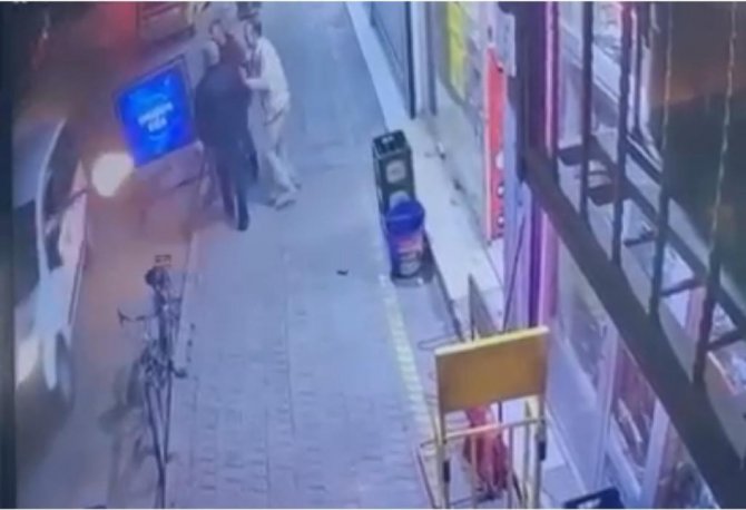 Otomobille Gelip İş Yerine Ateş Ettiler