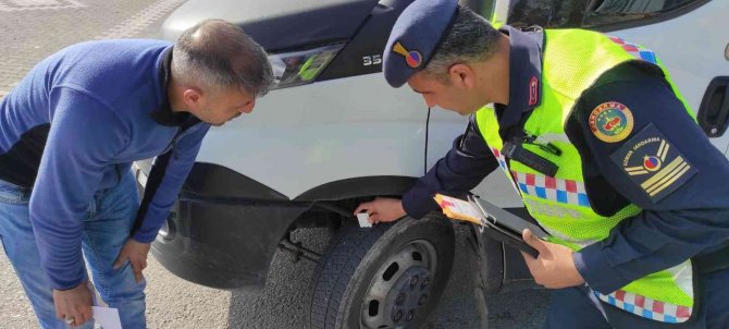 Aksaray’da Jandarmadan Kış Lastiği Uygulaması