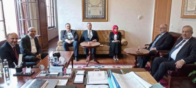 Altınova Belediyesi İle Bezmialem Üniversitesi Arasında İşbirliği Protokolü