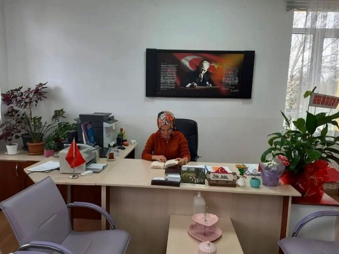 “Atatürk İ̇lkokulu Okuyor” Projesine İdareci, Öğretmen Ve Personel Desteği