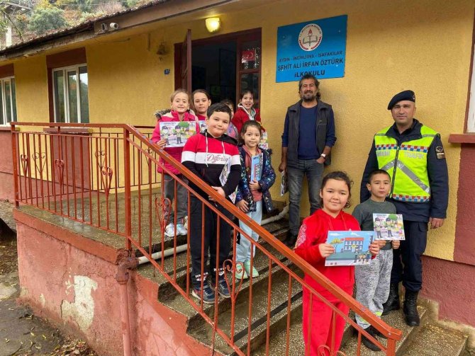 Jandarma Ekipleri Bilgilendirme Çalışmalarına Devam Ediyor