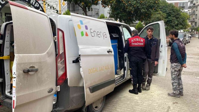 Doğal Gaz Dağıtım Şirketinin Aracında Çıkan Yangın Korkuttu