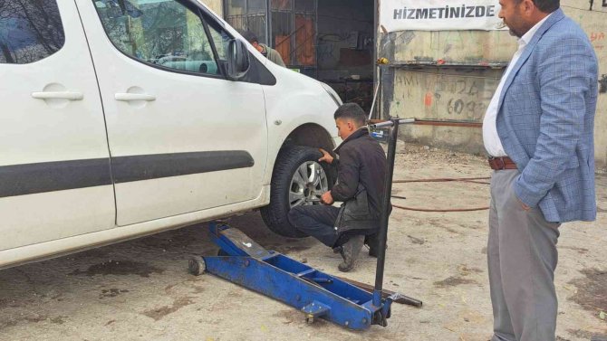 Lastikçilerde Kış Mesaisi