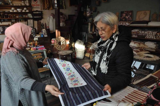 Üreten Kadınlardan El Emeği Ürünler