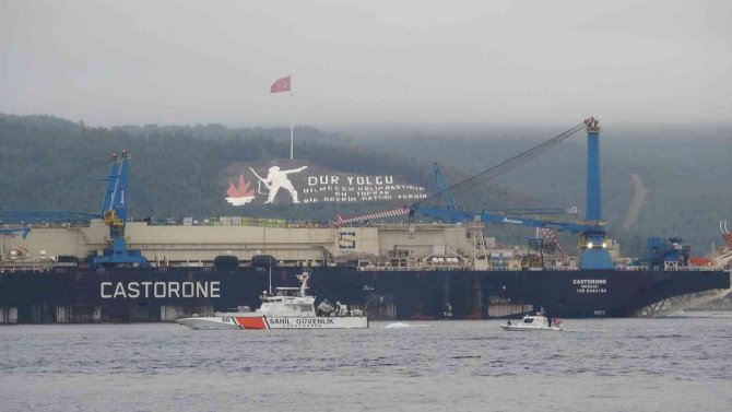’Castorone’ İsimli Boru Döşeme Gemisi, Çanakkale Boğazı’ndan Geçti
