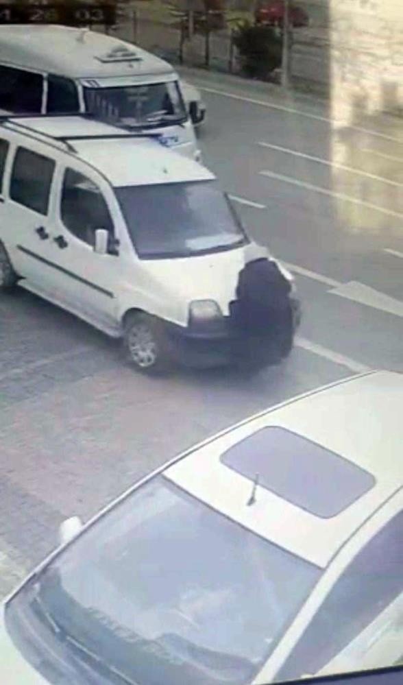 Otomobilin Çarptığı Kadın Yaşam Mücadelesini Kaybetti