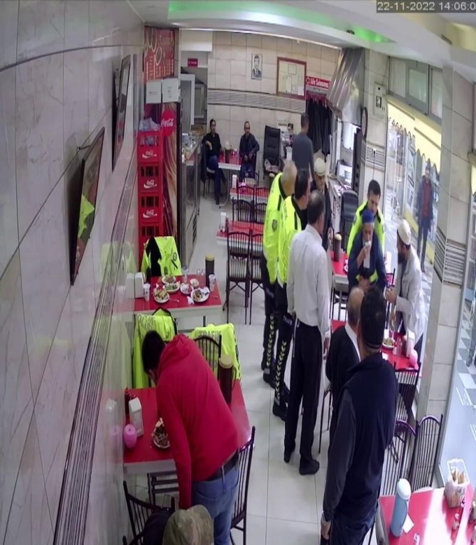 Yaptığı Hamleyle Vatandaşın Hayatını Kurtaran Polis Memuru O Anları Anlattı