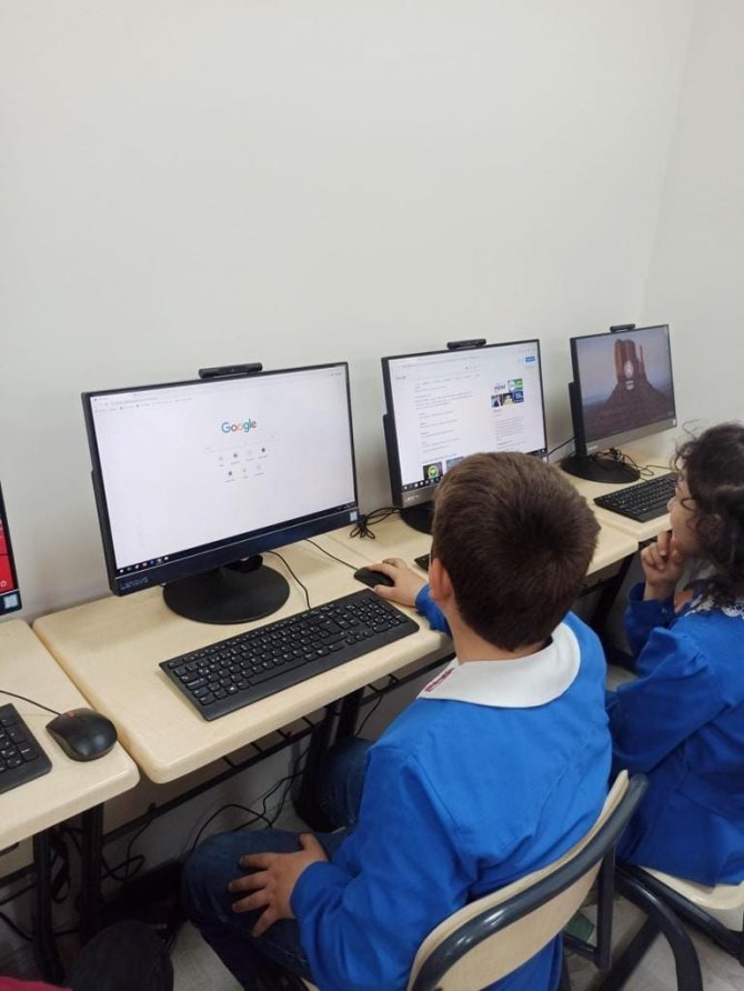 Köy Derneğinden Çamoluk İlçesindeki Okullara Bilgisayar Sınıfı