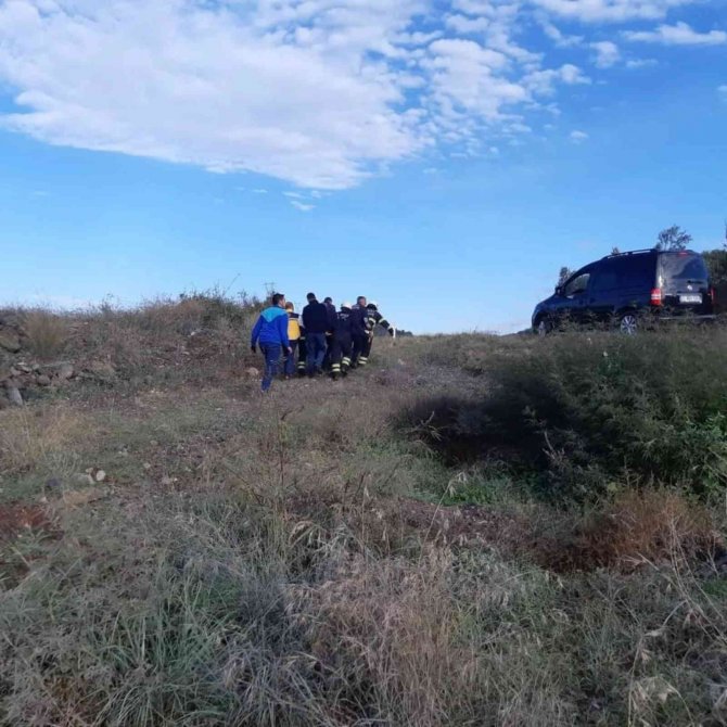 Otomobil Şarampole Yuvarlandı, Sürücü Yaralandı