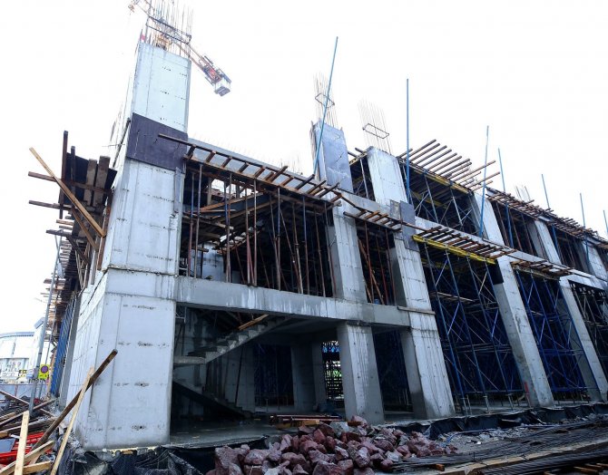 Vali Köşger: "İ̇zmir İ̇ktisat Kongre Binası 17 Şubat’a Yetişecek"