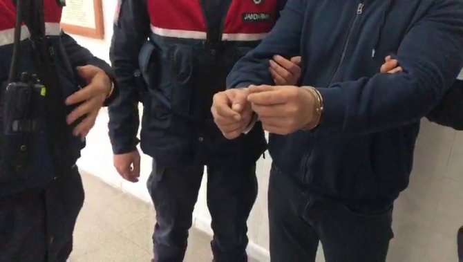 İ̇zmir’de 15 Firari Suçlu Yakalanarak Tutuklandı