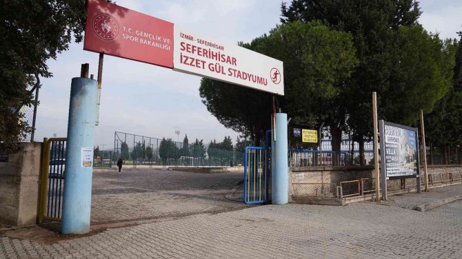 Seferihisar’da Yakılan Spor Salonu Yıkılıyor: Sporcular Mağdur Oldu