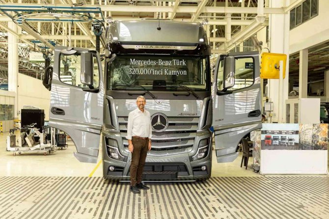 Mercedes-benz Türk, 320 Bininci Kamyonunu Üretti