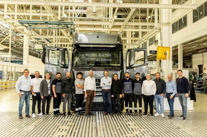 Mercedes-benz Türk, 320 Bininci Kamyonunu Üretti