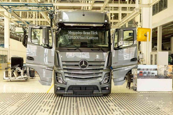 Mercedes-benz Türk, 320 Bininci Kamyonunu Üretti