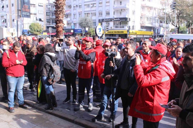Karşıyaka Belediyesi Çalışanları Maaşlarını Alamıyor