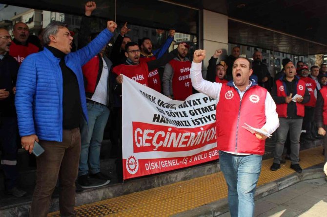 Karşıyaka Belediyesi Çalışanları Maaşlarını Alamıyor
