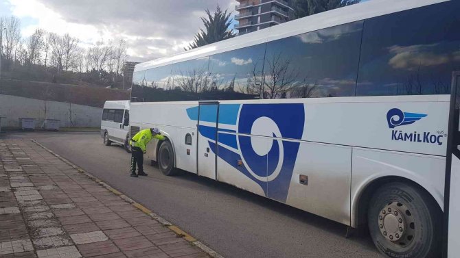 Otobüs Terminalinde Kış Lastiği Denetimi