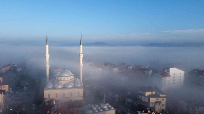 Ilgaz Dağı’nın Eteklerini Sis Kapladı: Ortaya Çıkan Manzara Havadan Görüntülendi
