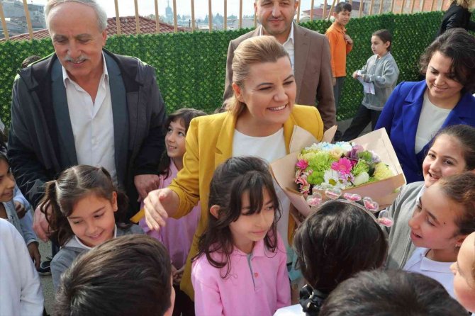 Aşevinin Kazanları Onlar İçin Kaynıyor