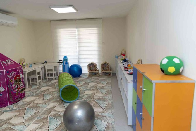 Mersin’de Çocuklara ’Oyun Terapisi’ Hizmeti