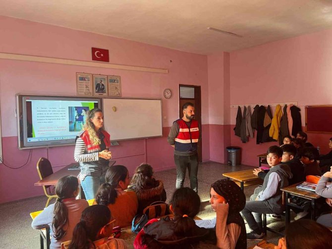 Jandarmadan Öğrencilere Siber Farkındalık Eğitimi