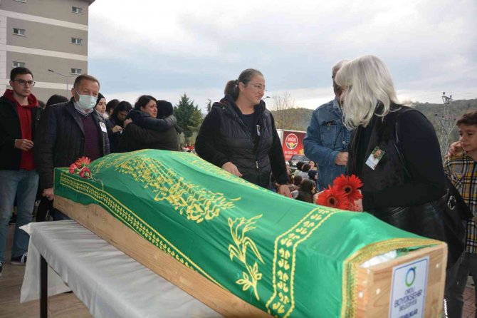 Kalp Krizinden Hayatını Kaybeden Öğretmen Son Yolculuğuna Uğurlandı