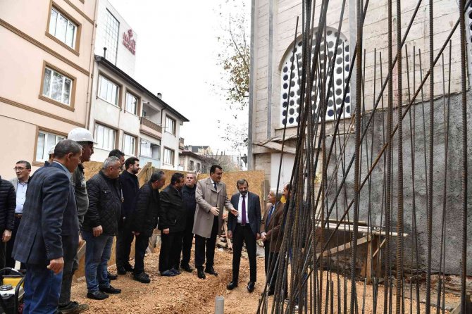 Elmasbahçeler Merkez Camii’ne Yeni Minare