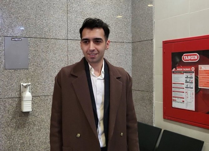 Eski Sevgilisini Darp Ettiği İddia Edilen Şarkıcı Çağatay Akman Hakim Karşısında