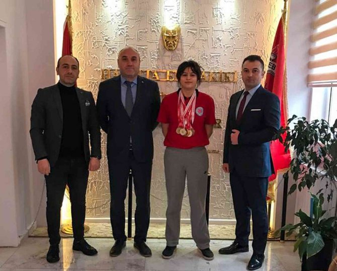 Cumhuriyet Üniversitesi Vakfı Okulları Başarıya Doymuyor