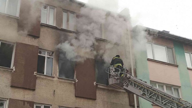 Sivas’ta Korkutan Yangın: Yanmaktan Son Anda Kurtarıldı