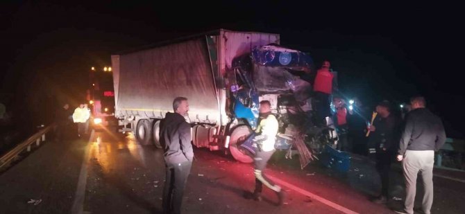 Susurluk’ta Trafik Kazası, 1 Kişi Yaralı 1 Kişi Ölü
