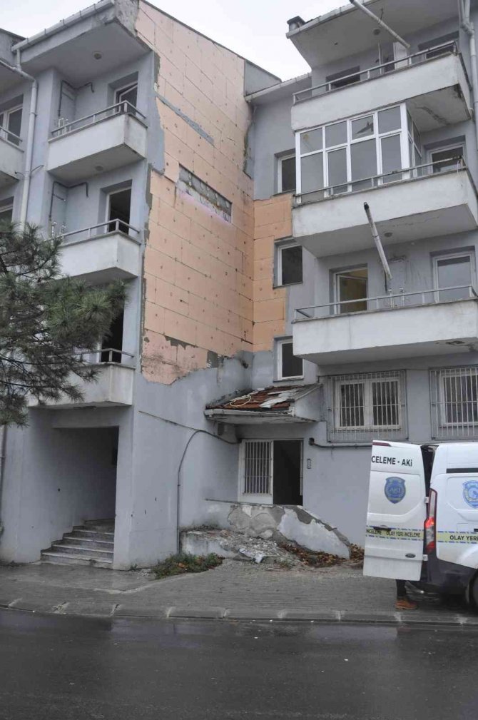 Eski Emniyet Binasına Giren Hırsızlar Yakayı Ele Verdi