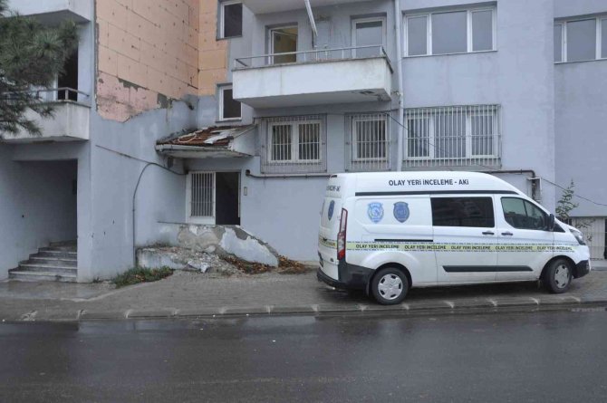 Eski Emniyet Binasına Giren Hırsızlar Yakayı Ele Verdi